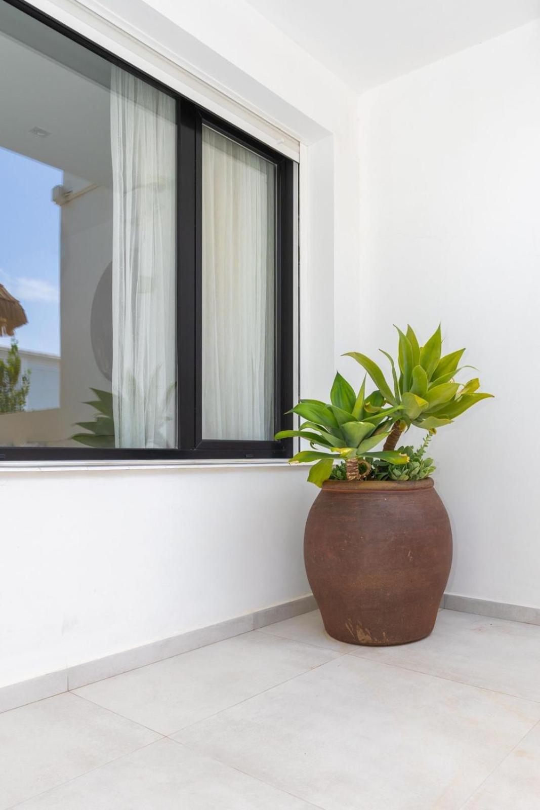 La Cala Beach Home - Beachfront Few Steps Away From Sandy Beach La Cala De Mijas Exterior foto